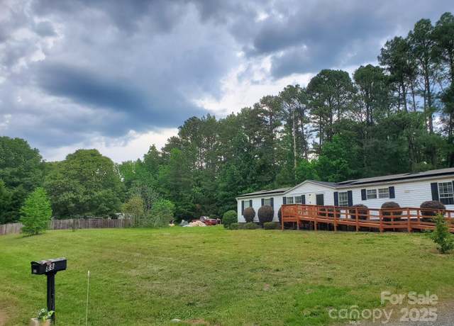Property at 8813 Summerhill Dr, Waxhaw, NC 28173, 3 beds, 2 baths