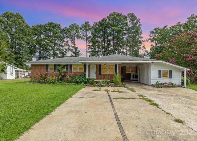 Property at 112 Whitley Dr, Smithfield, NC 27577, 3 beds, 1.5 baths