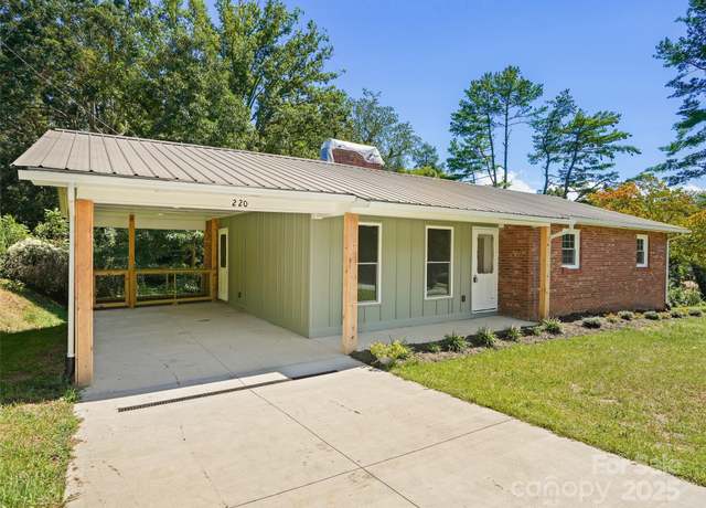 Property at 220 Love Ln, Waynesville, NC 28786, 3 beds, 1.5 baths