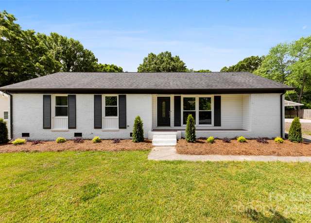 Property at 1316 Fox Run Dr, Charlotte, NC 28212, 3 beds, 2 baths