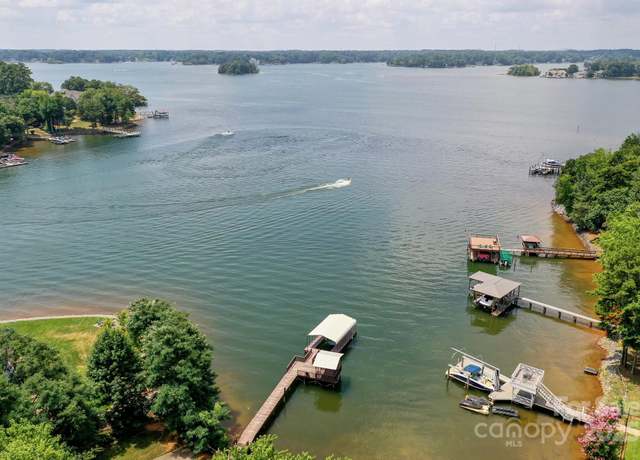 Property at 136 Buttercup Dr, Mooresville, NC 28117, 3 beds, 2 baths