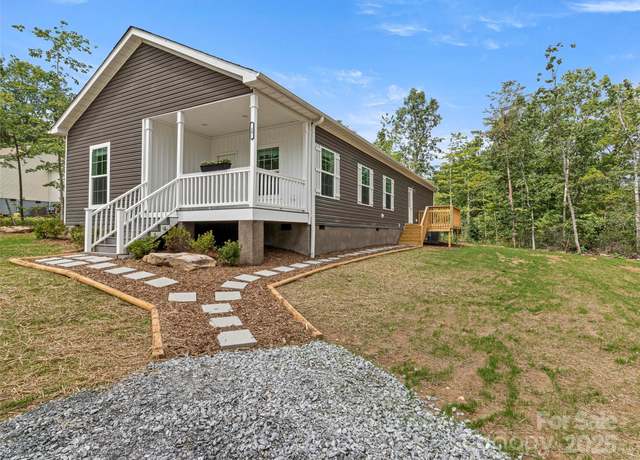 Property at 15 Eagle Dr, Hendersonville, NC 28792, 3 beds, 2.5 baths