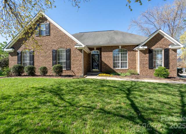 Property at 6111 Tesh Ct, Charlotte, NC 28269, 4 beds, 2 baths