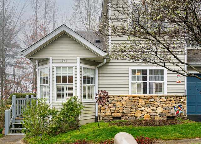 Property at 361 Laurel Park Pl, Hendersonville, NC 28791, 4 beds, 3.5 baths