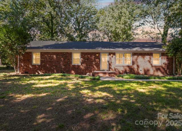 Property at 1110 White Oaks Cir, Monroe, NC 28112, 3 beds, 2 baths
