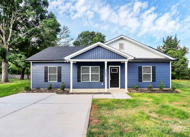 Property at 2365 28th St NE, Hickory, NC 28601, 3 beds, 2 baths