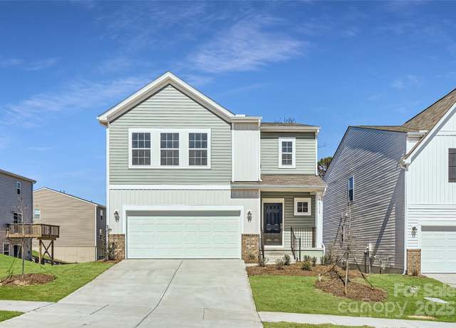 Property at 10115 Chatham Run Ln, Charlotte, NC 28262, 4 beds, 2.5 baths