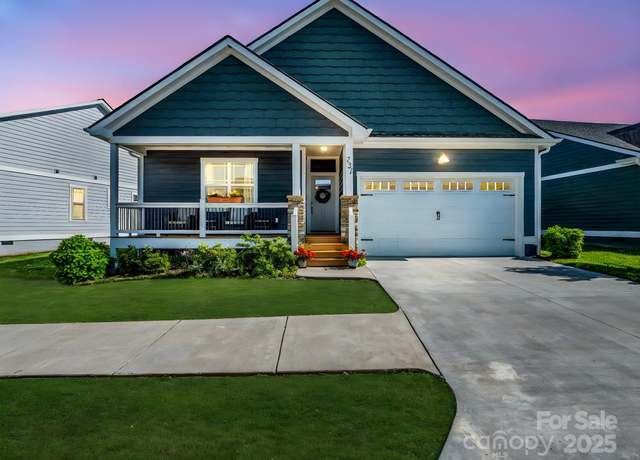 Property at 231 Leyland Cir, Hendersonville, NC 28792, 3 beds, 2.5 baths