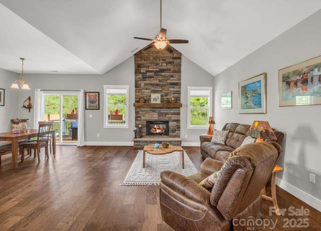 Property at 231 Leyland Cir, Hendersonville, NC 28792, 3 beds, 2.5 baths