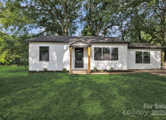 Property at 1739 16th St NE, Hickory, NC 28601, 2 beds, 2 baths