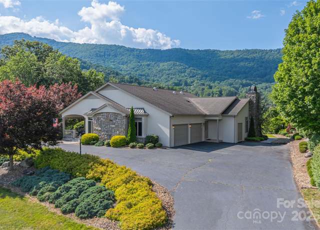 Property at 31 Chickering Ln, Waynesville, NC 28786, 3 beds, 3 baths