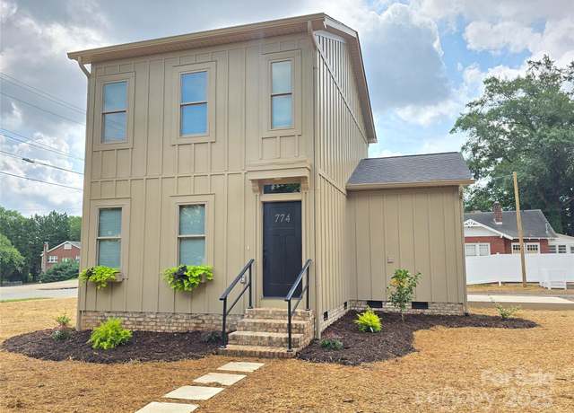 Property at 774 8th St NE, Hickory, NC 28601, 3 beds, 2.5 baths