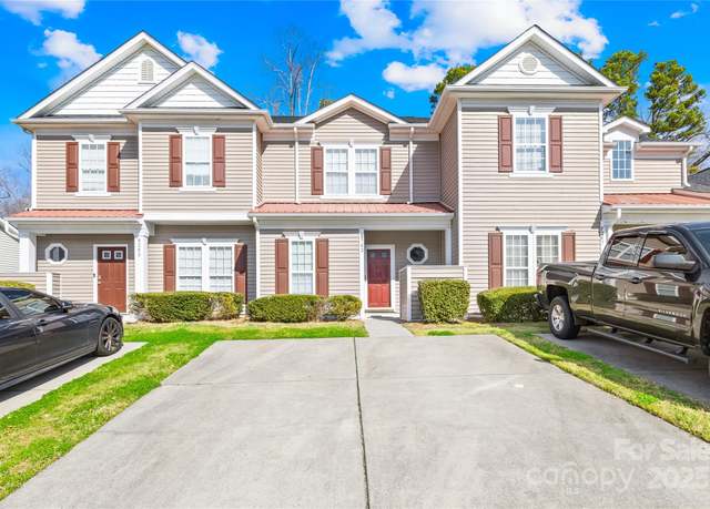 Property at 8263 Carob Tree Ln, Charlotte, NC 28215, 2 beds, 2.5 baths