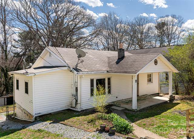 Property at 2 Evergreen Ave, Asheville, NC 28806, 3 beds, 2 baths