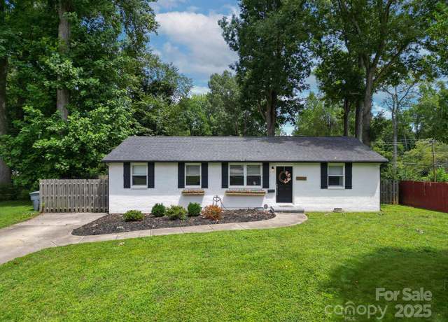 Property at 3725 Sudbury Rd, Charlotte, NC 28205, 4 beds, 1.5 baths