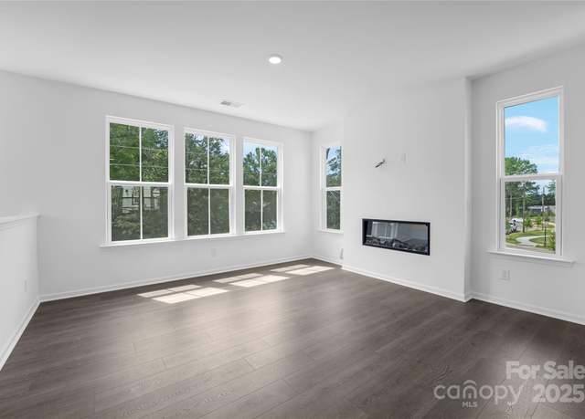 Property at 352 Catawba Ave, Davidson, NC 28036, 3 beds, 3.5 baths