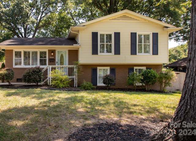 Property at 3828 Farmview Rd, Charlotte, NC 28205, 4 beds, 2 baths