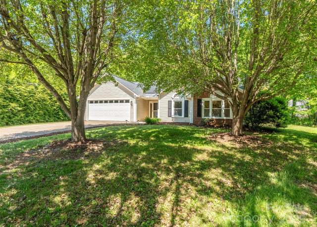 Property at 989 Thorncrest Ct, Fletcher, NC 28732, 3 beds, 2 baths