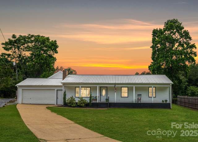Property at 2054 Hickory Hills Dr, Denver, NC 28037, 3 beds, 2 baths