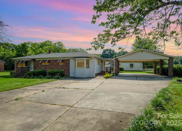 Property at 319 Glenhaven Dr, Charlotte, NC 28214, 3 beds, 2 baths