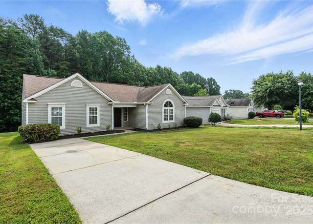 Property at 7922 Travers Run Dr, Charlotte, NC 28215, 3 beds, 2 baths