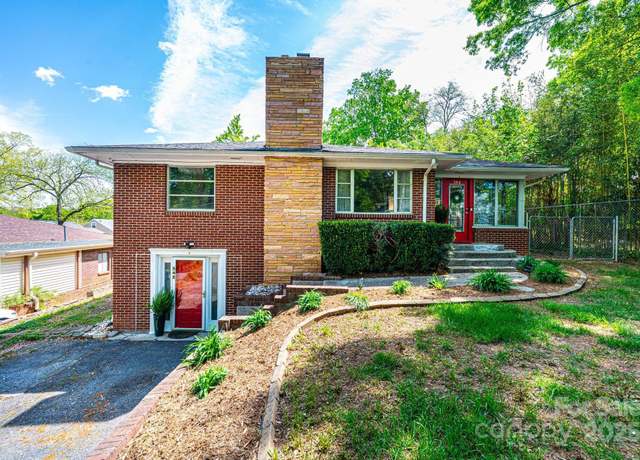 Property at 542 9th St NW, Hickory, NC 28601, 3 beds, 1 bath