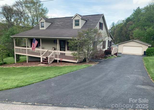 Property at 107 Buckner Dr, Roan Mountain, TN 37687, 3 beds, 2.5 baths