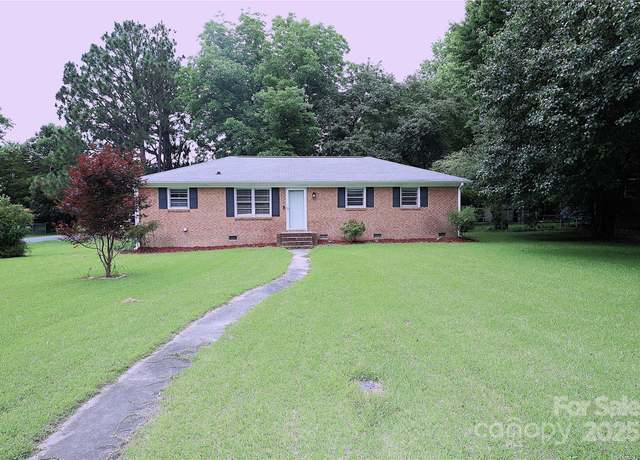 Property at 1227 Flowe Dr, Matthews, NC 28104, 3 beds, 1.5 baths