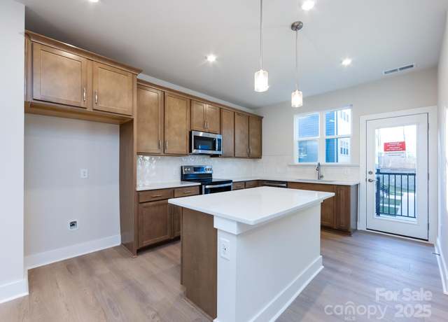 Property at 1530 Levy Way, Charlotte, NC 28205, 2 beds, 2.5 baths