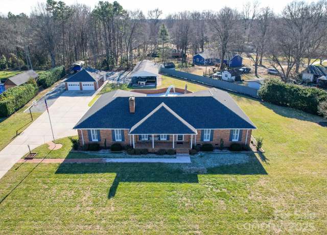 Property at 7169 Pleasant Grove Rd, Charlotte, NC 28216, 3 beds, 2.5 baths