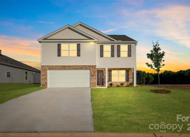 Property at 133 Creekwalk Ln, Waynesville, NC 28785, 3 beds, 2.5 baths