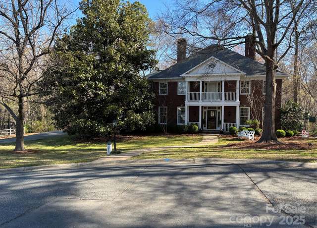 Property at 511 Glencurry Dr, Charlotte, NC 28214, 4 beds, 2.5 baths
