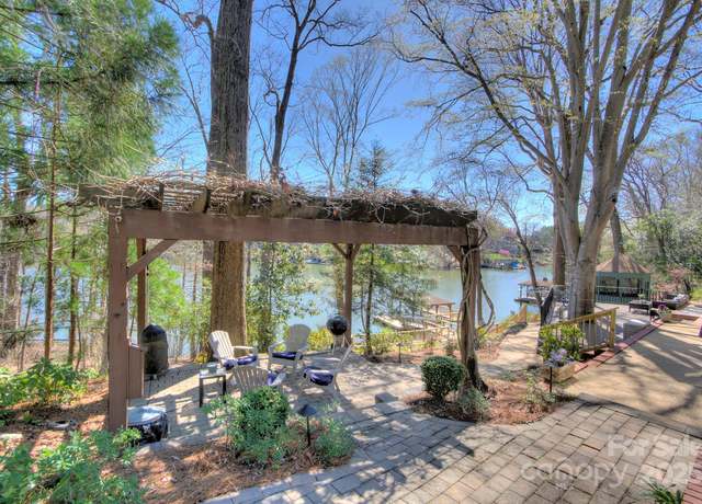 Property at 7611 Buckland Rd, Charlotte, NC 28278, 2 beds, 2 baths