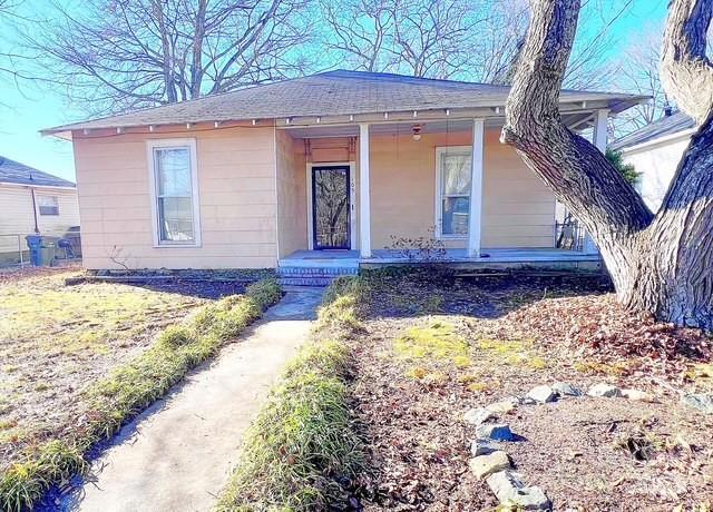 Property at 105 N Washington St, Gastonia, NC 28052, 2 beds, 1 bath