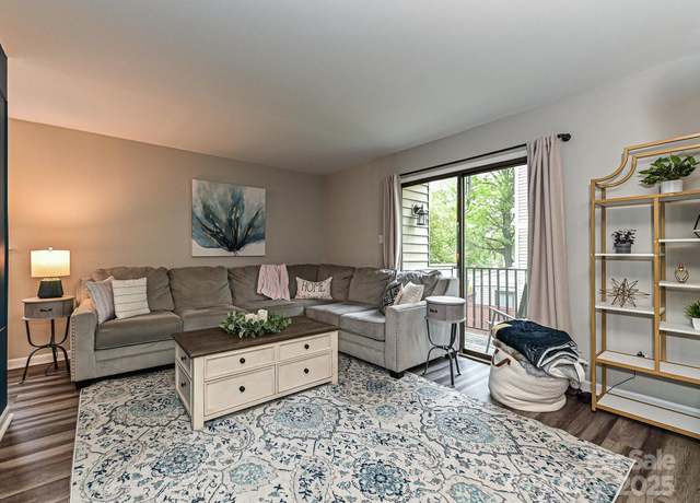 Property at 1615 Merry Oaks Rd Unit G, Charlotte, NC 28205, 2 beds, 1.5 baths