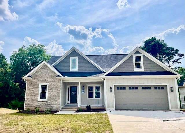 Property at 0 6th St NW, Hickory, NC 28601, 4 beds, 3 baths