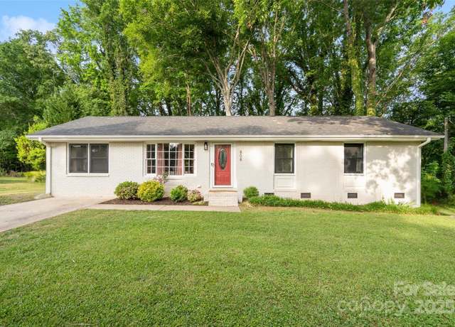 Property at 808 Sharon Dr, Waxhaw, NC 28173, 3 beds, 2 baths