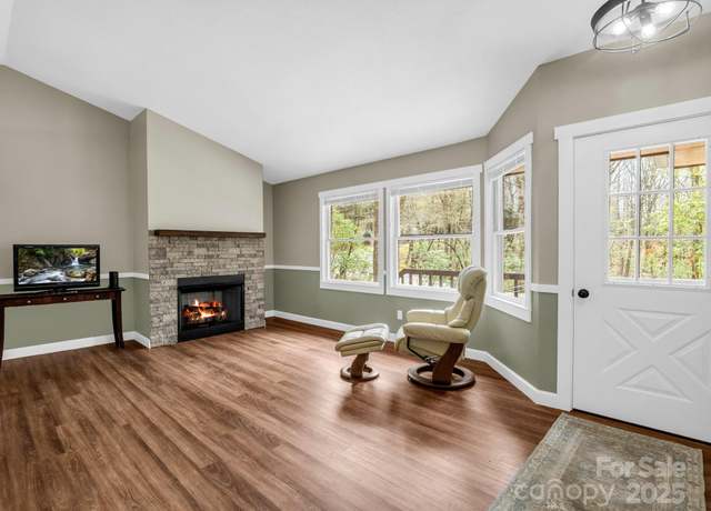 Property at 417 Soquili Dr, Brevard, NC 28712, 2 beds, 2 baths