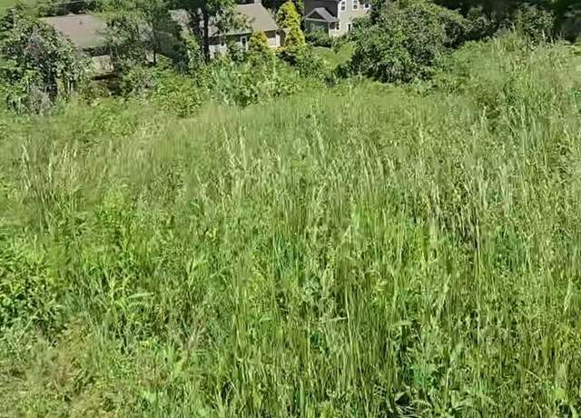 Property at 18 Village East Ct, Asheville, NC 28805