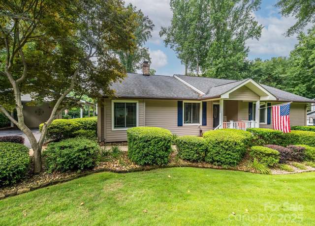Property at 1047 Honeybee Trl, Fort Mill, SC 29715, 4 beds, 2.5 baths