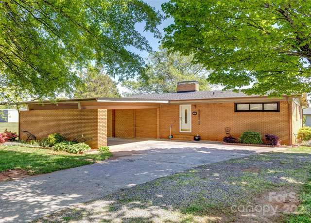 Property at 2004 Grandhaven Dr, Concord, NC 28027, 3 beds, 2 baths