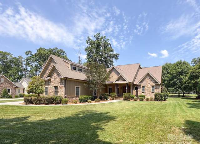Property at 3229 Broadmoor Dr, Statesville, NC 28625, 4 beds, 3.5 baths