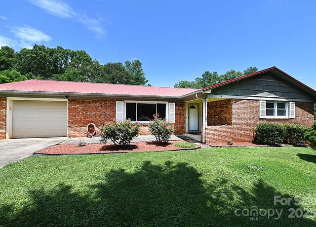 Property at 209 Northwood Dr, Morganton, NC 28655, 3 beds, 2.5 baths
