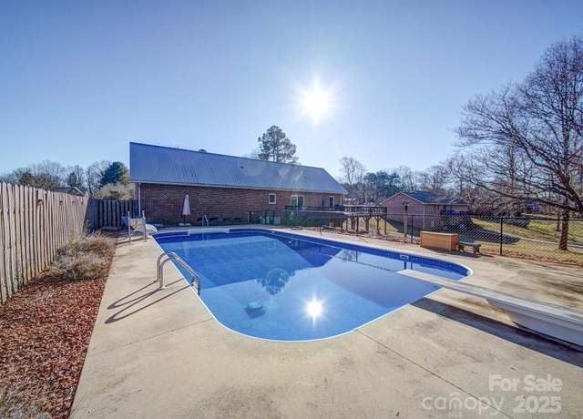 Property at 194 Beech Brook Ln, Statesville, NC 28625, 3 beds, 3 baths