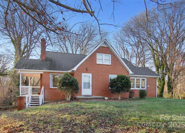 Property at 211 Branch St, Morganton, NC 28655, 3 beds, 1 bath