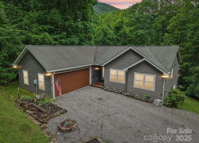 Property at 574 Appaloosa Trl, Waynesville, NC 28785, 3 beds, 2.5 baths