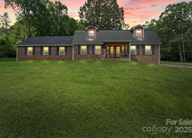 Property at 697 Wilson Valley Dr, Marion, NC 28752, 5 beds, 3 baths