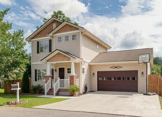 Property at 174 Springfield Meadow Dr, Etowah, NC 28729, 3 beds, 2.5 baths