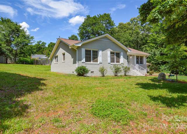 Property at 14821 Cumberland Dr, Charlotte, NC 28227, 3 beds, 2 baths