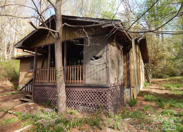 Property at 81 Fairview Heights Rd, Waynesville, NC 28786, 2 beds, 2 baths